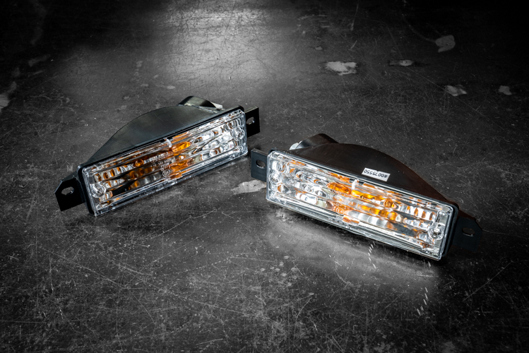 BMW E30 "Crystal" Clear Turn Signals Lamp Set - 63131380965, 63131380966