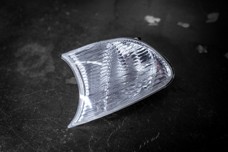 BMW E46 DEPO Euro Clear Corner Lights for 2002-2006 3 Series/M3 - 63136919649, 63136919650