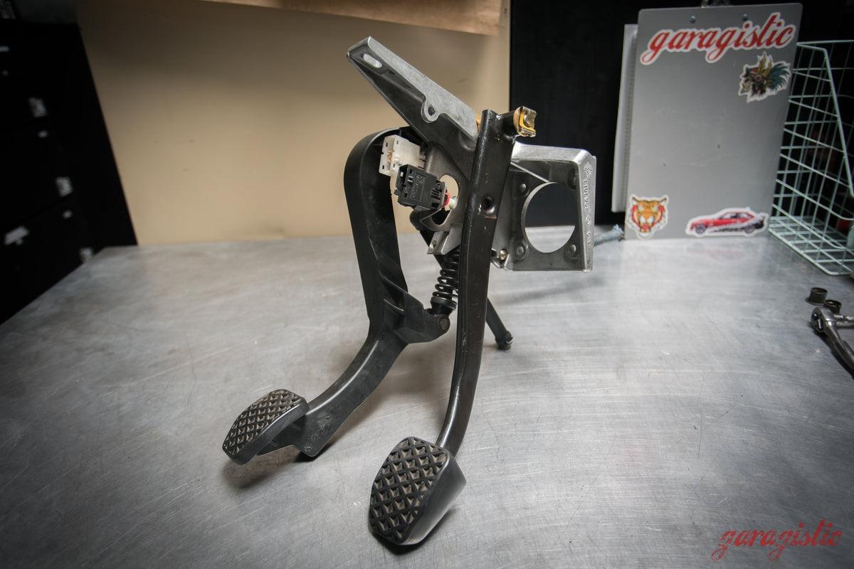 brake pedal bushing Garagistic