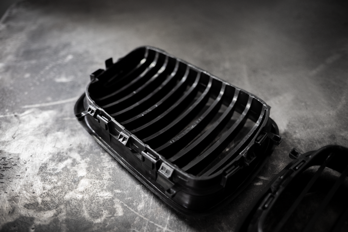 E36 (96-99) Matte Black Kidney Grille Set - 51138195151, 51138195152
