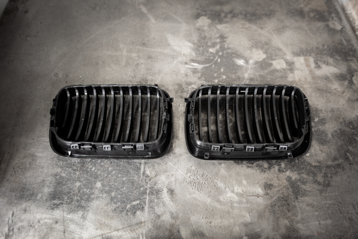 E36 (96-99) Matte Black Kidney Grille Set - 51138195151, 51138195152