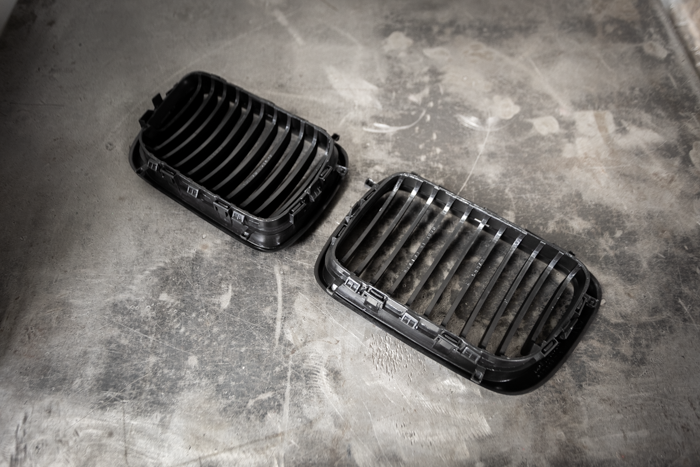 E36 (96-99) Matte Black Kidney Grille Set - 51138195151, 51138195152