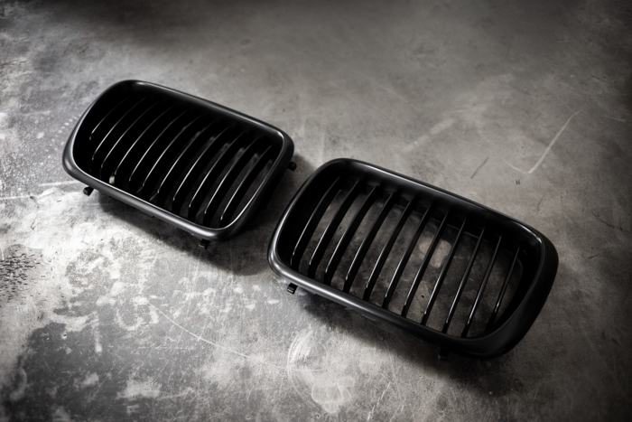 E36 (96-99) Matte Black Kidney Grille Set - 51138195151, 51138195152